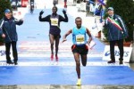 Tadesse vincitore firenze marathon 2010.JPG